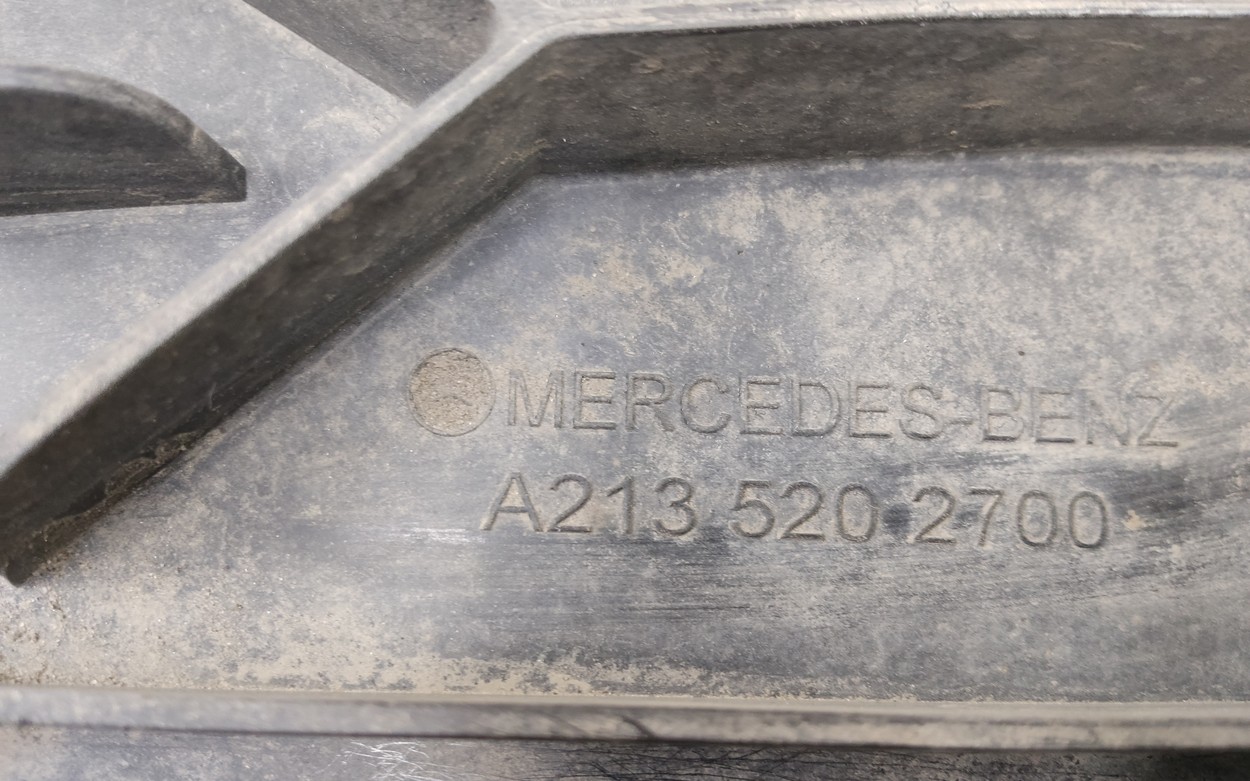 Пыльник двигателя правый нижний Mercedes-Benz E-klasse W213