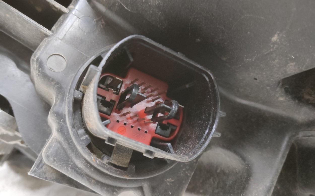 Фара передняя правая Land Rover Discovery Sport Restail LED