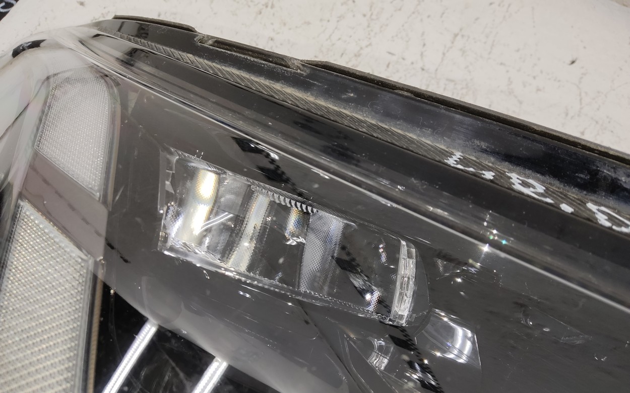 Фара передняя правая Land Rover Discovery Sport Restail LED