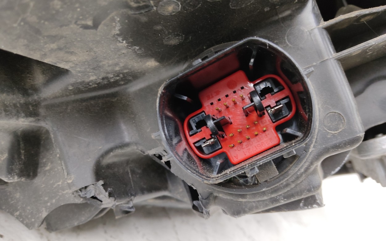 Фара передняя левая Land Rover Discovery Sport Restail LED