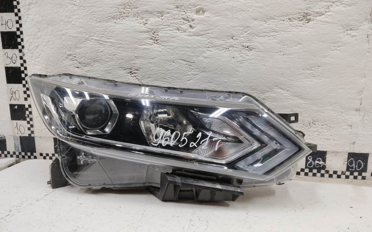Фара передняя правая Nissan Qashqai 2 Restail галоген