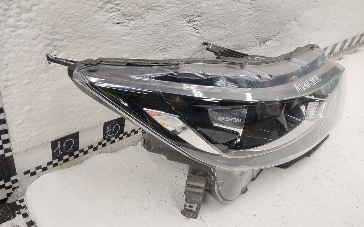 Фара передняя правая Nissan Qashqai 2 Restail галоген