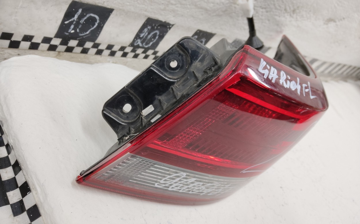 Фонарь задний правый наружный Kia Rio 4 Restail