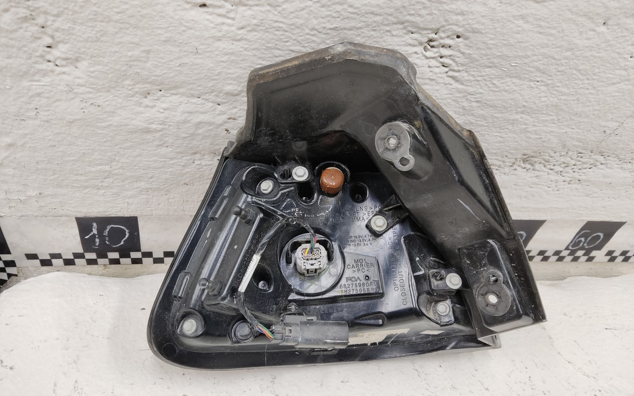 Фонарь задний правый наружный Jeep Cherokee KL Restail LED