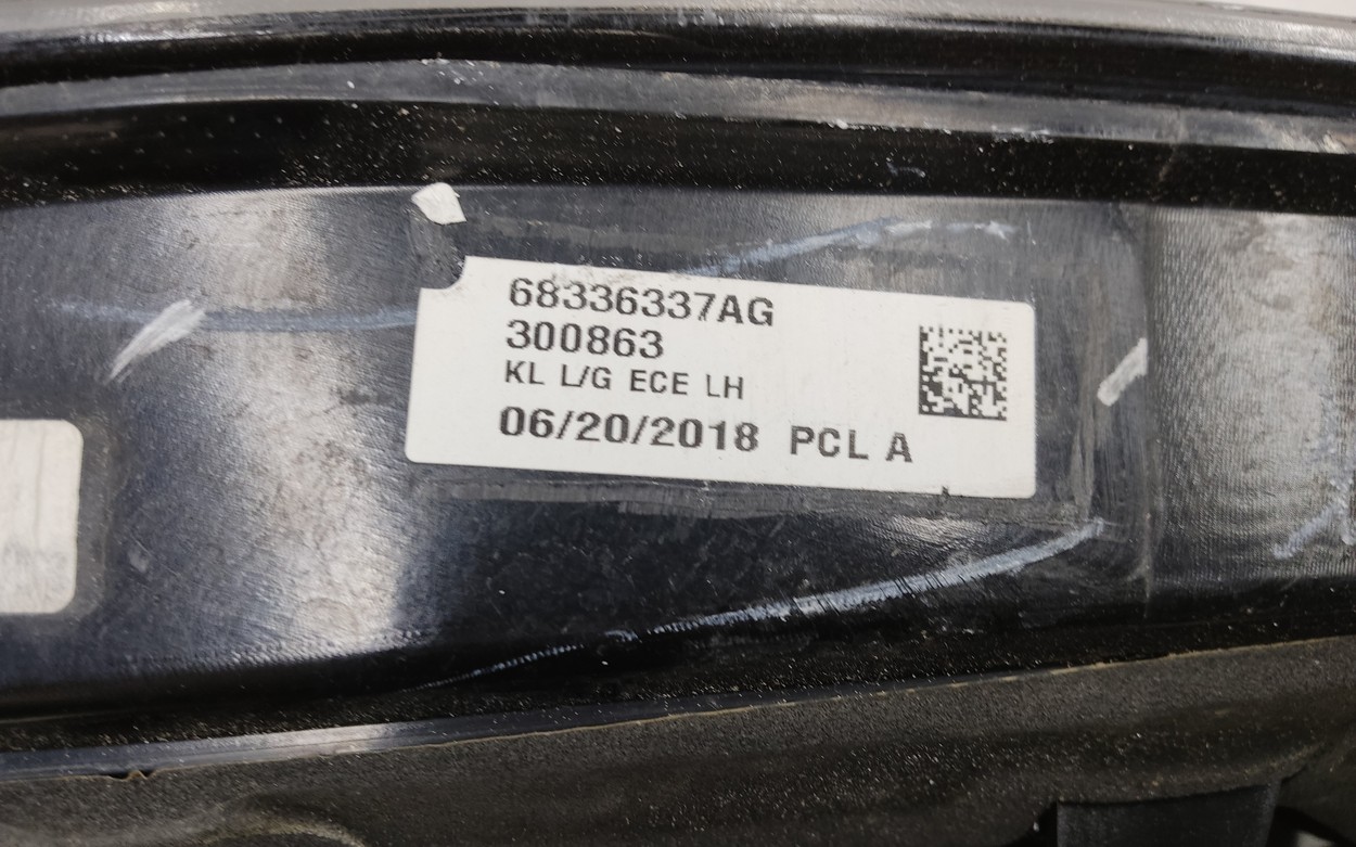 Фонарь задний левый внутренний Jeep Cherokee KL Restail LED
