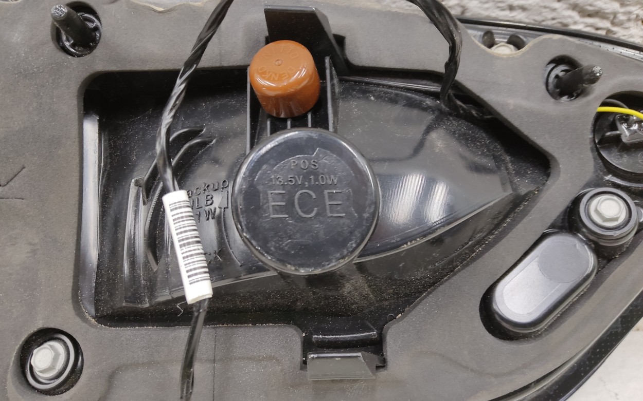 Фонарь задний правый внутренний Jeep Cherokee KL Restail LED