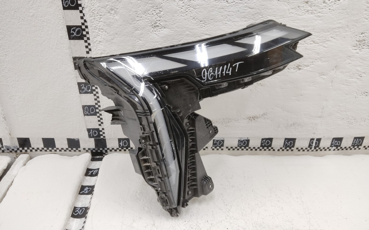 Фара передняя правая Geely Atlas 2 LED