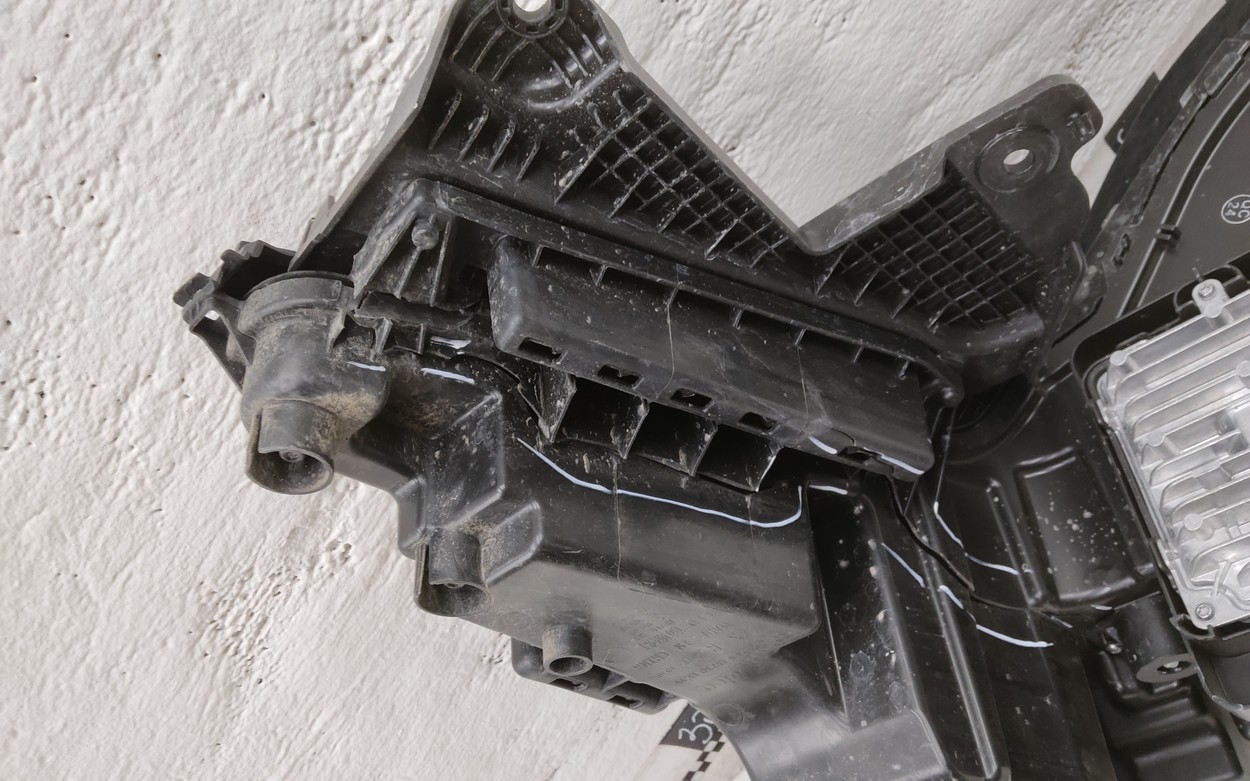 Фара передняя правая Geely Atlas 2 LED