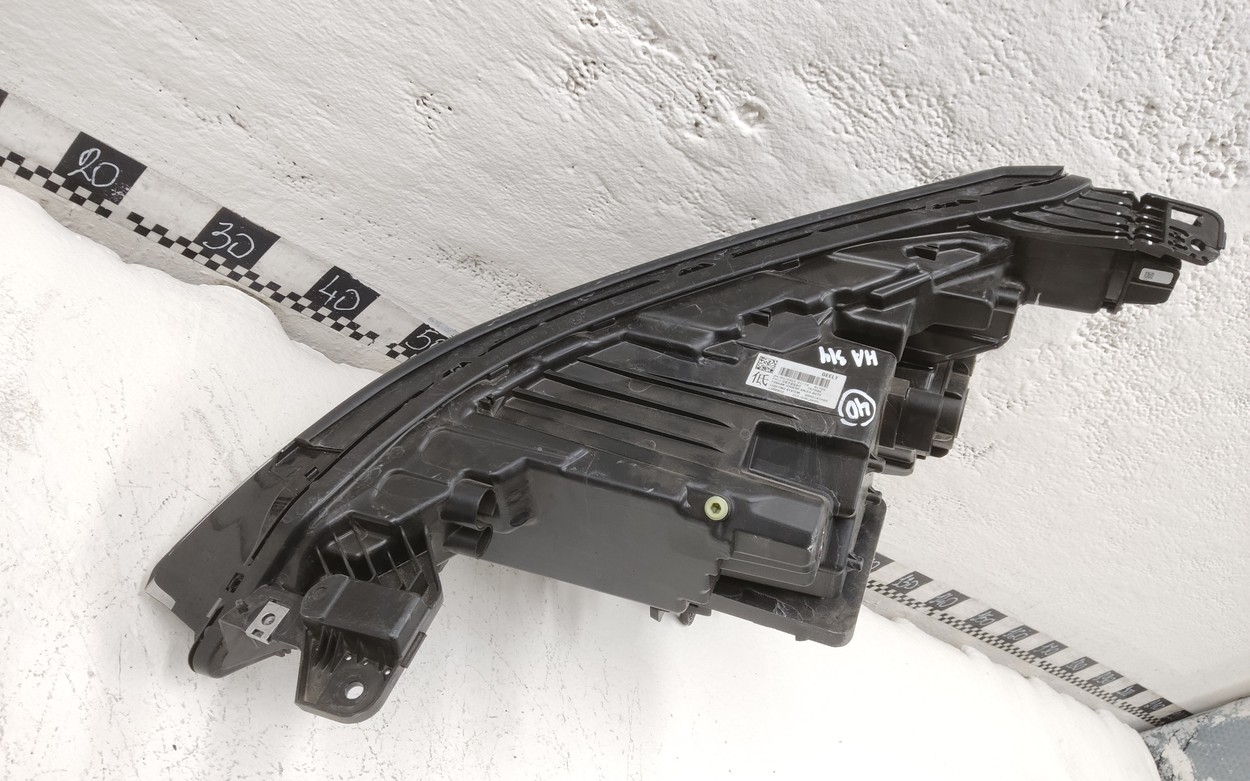 Фара передняя правая Geely Atlas 2 LED