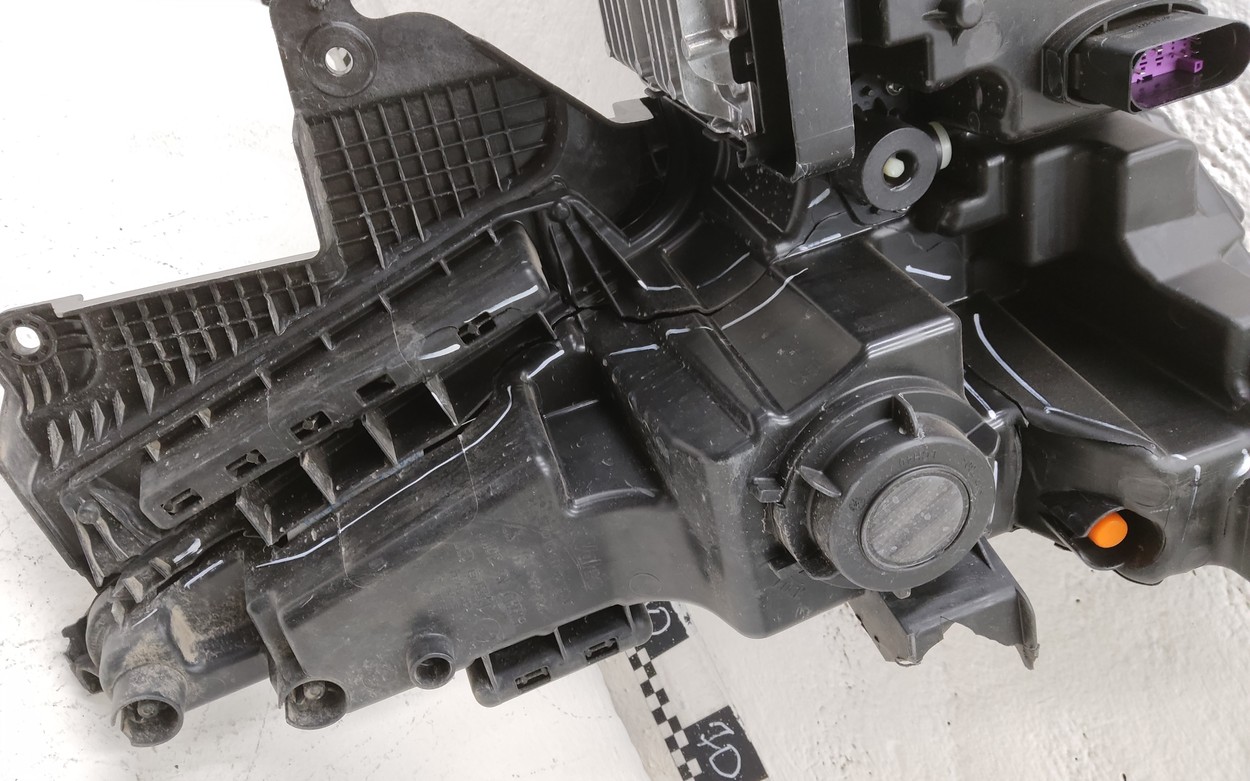 Фара передняя правая Geely Atlas 2 LED