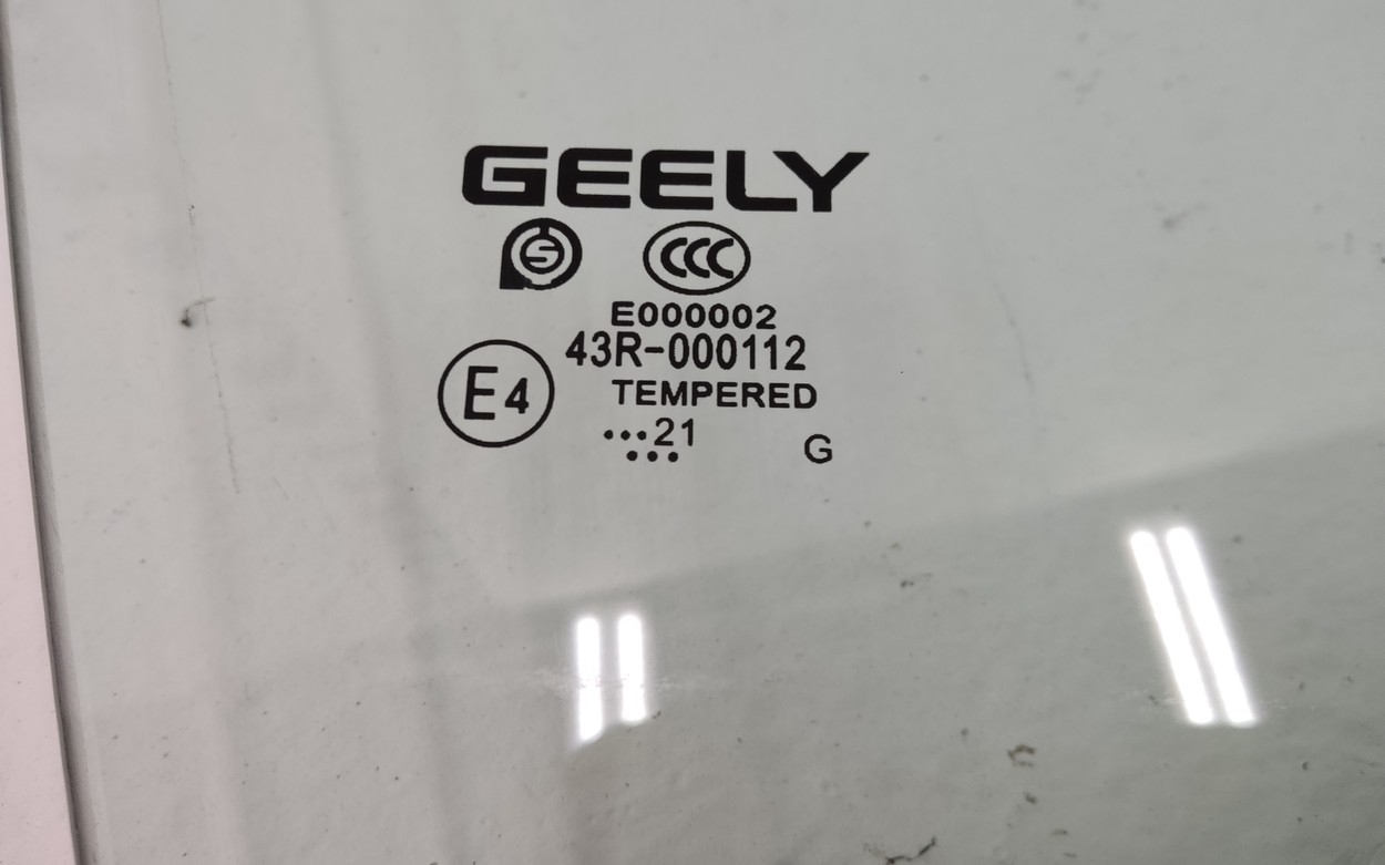 Стекло двери передней правой Geely Atlas