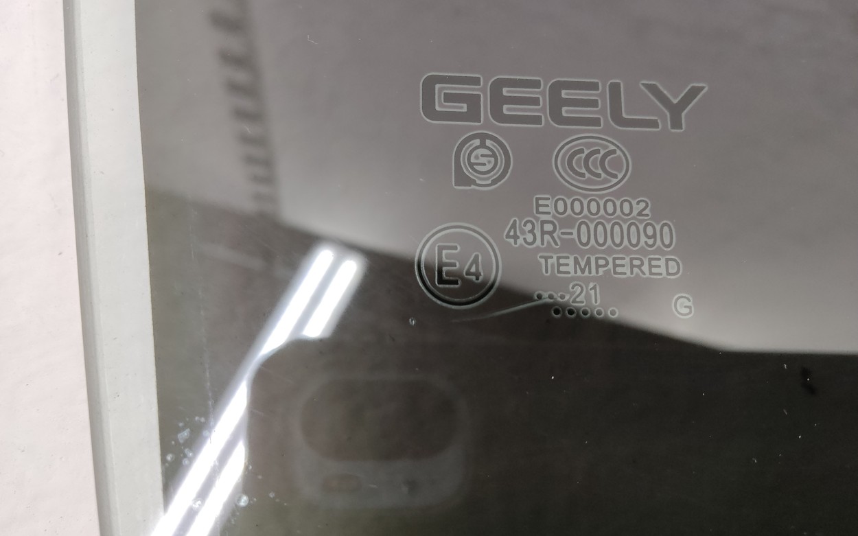Стекло двери задней правой Geely Atlas белое