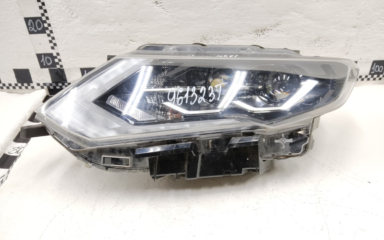 Фара передняя левая Nissan X-Trail T32 Restail LED