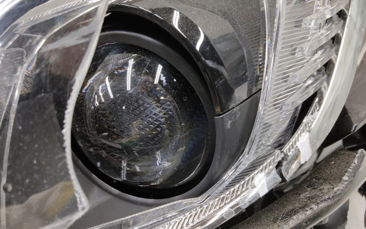 Фара передняя левая Toyota Camry V70 LED