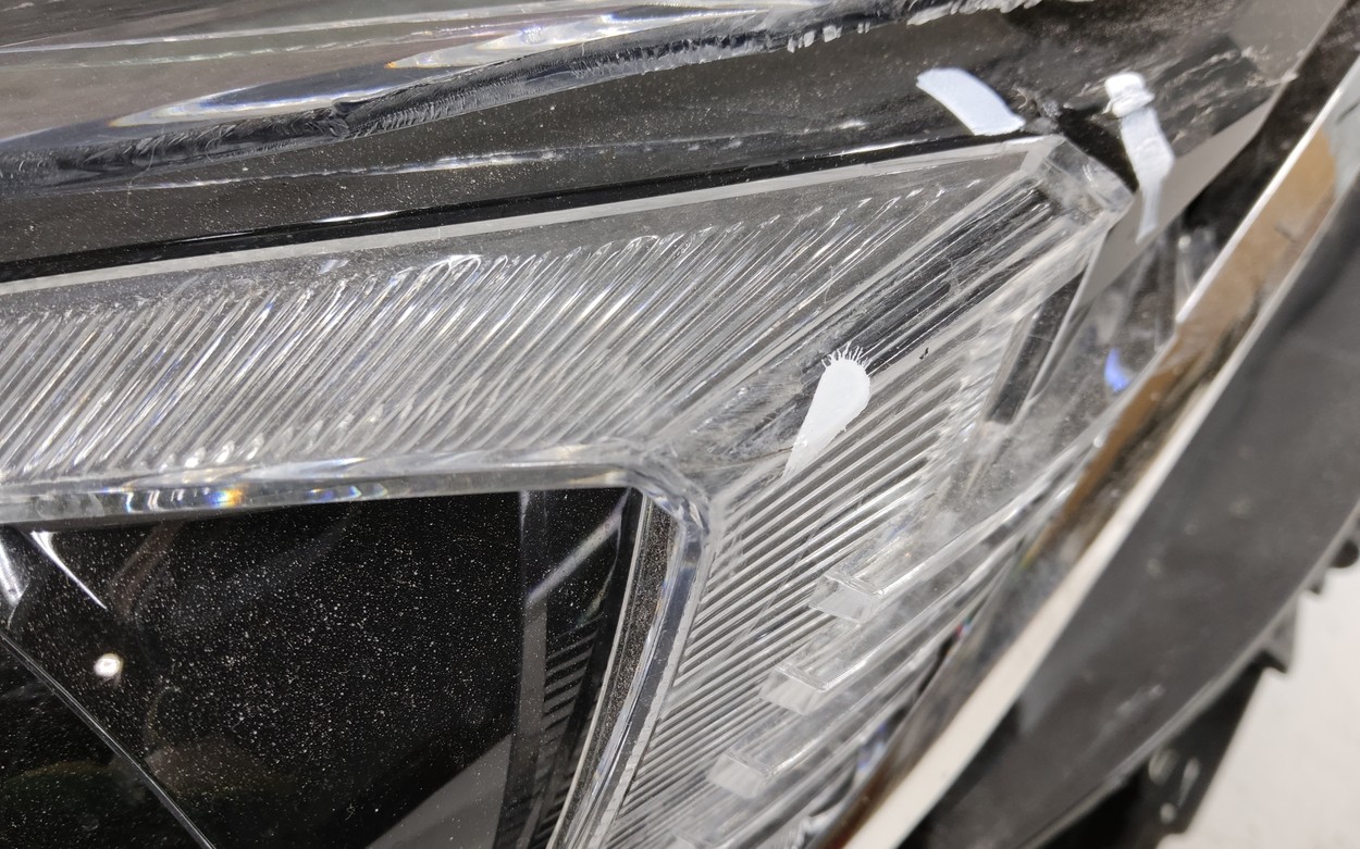 Фара передняя левая Toyota Camry V70 LED