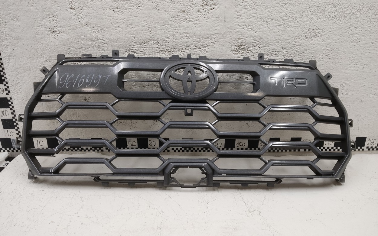 Решетка радиатора Toyota Tundra 3 "TRD" под камеру