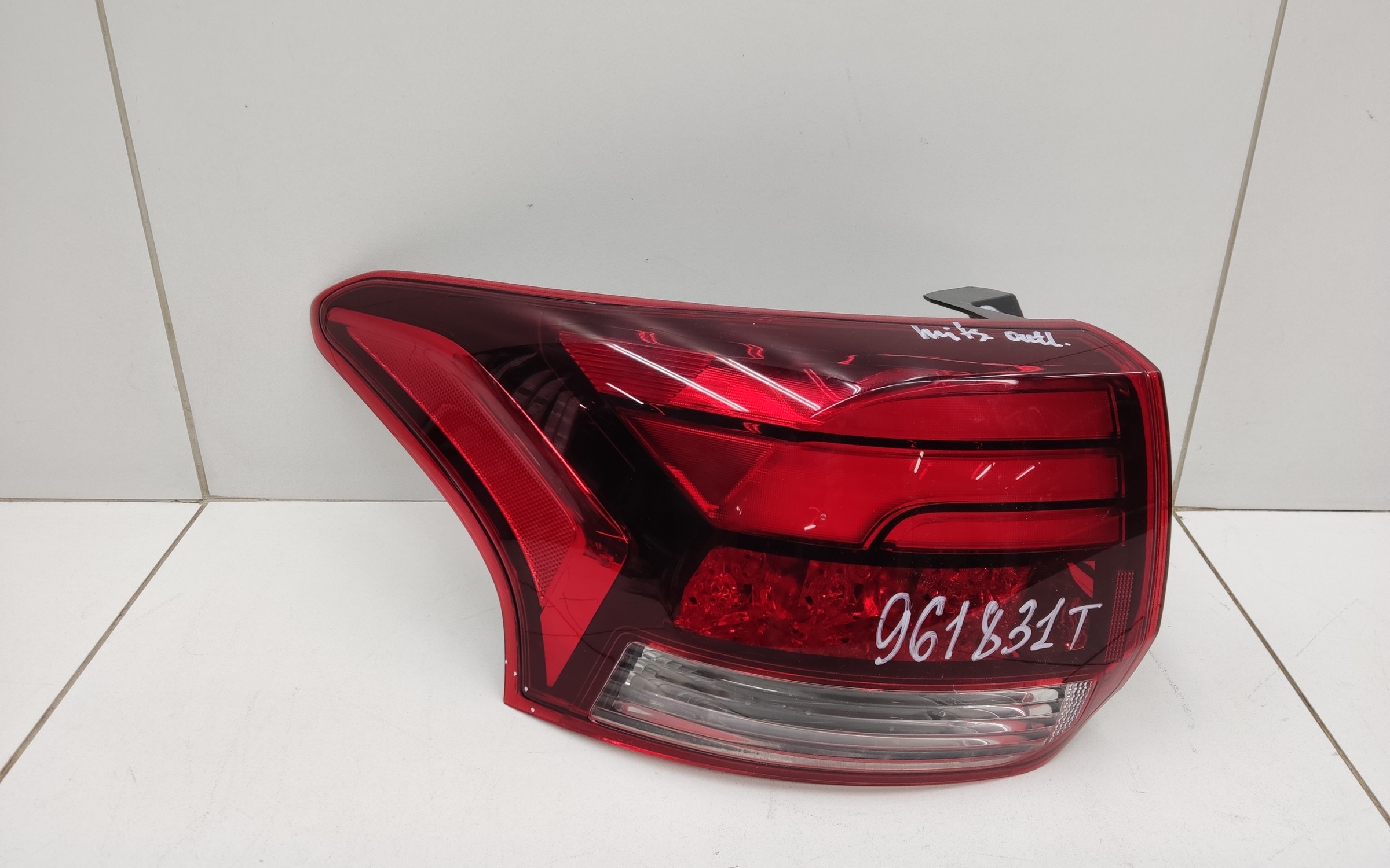 Фонарь задний левый наружный Mitsubishi Outlander 3 Restail 2 LED "O.E.M."