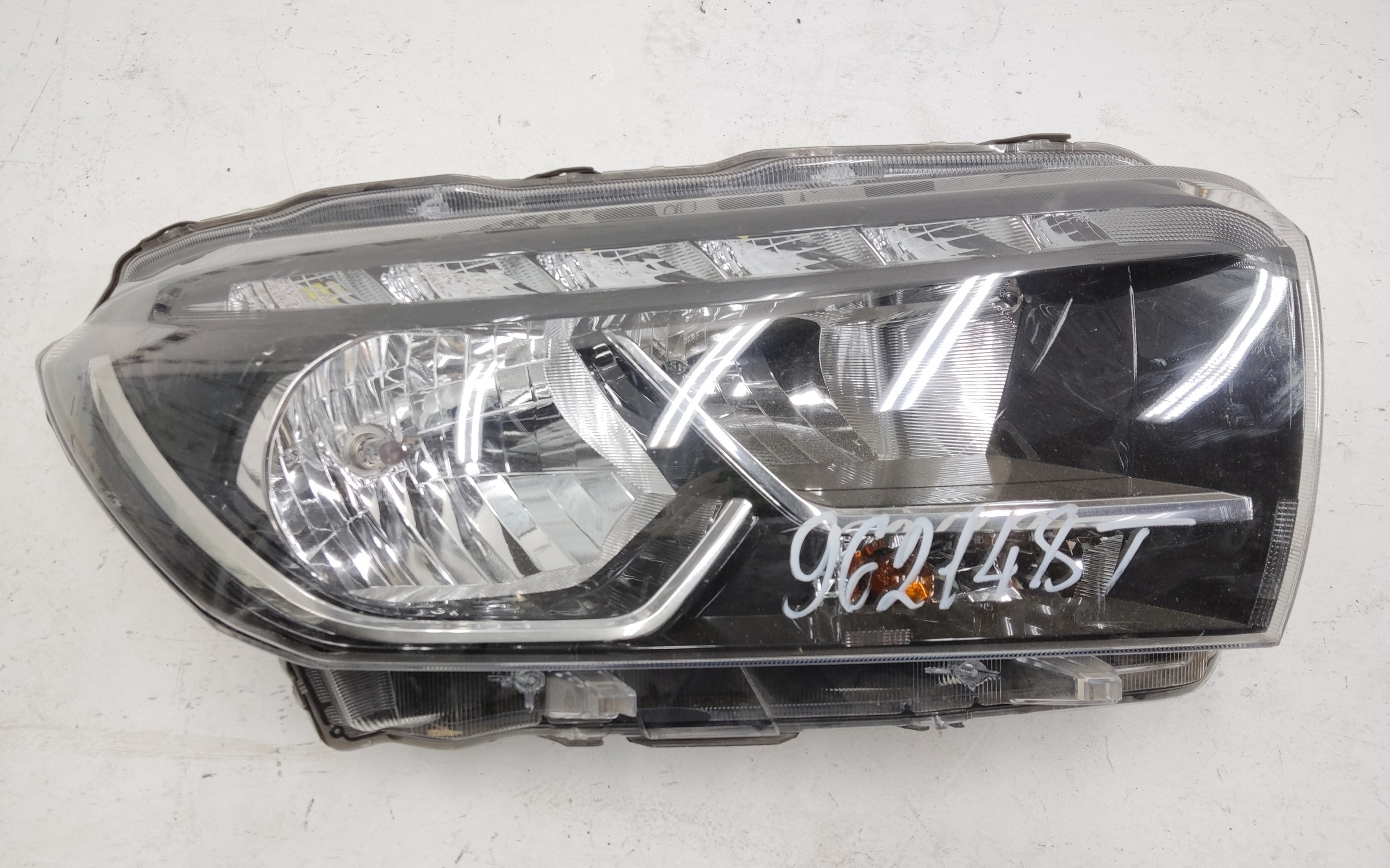 Фара передняя правая Lada XRAY галоген с ДХО