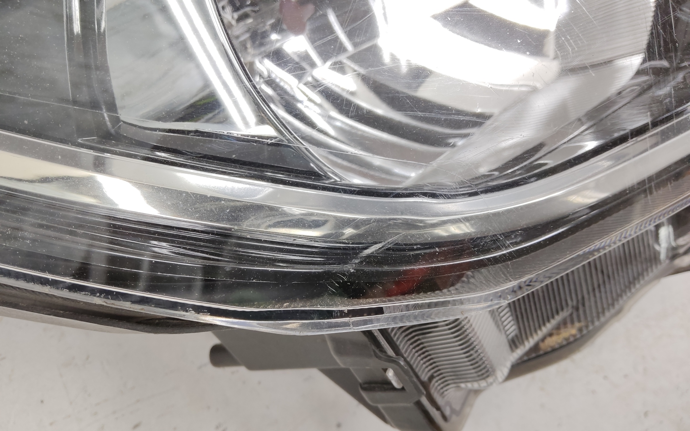 Фара передняя правая Lada XRAY галоген с ДХО