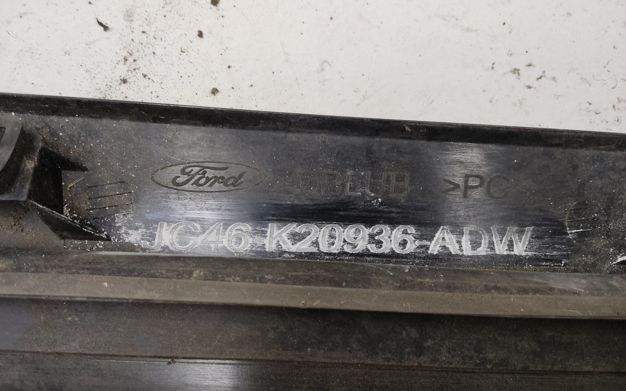 Молдинг лобового стекла правый Ford F-Max