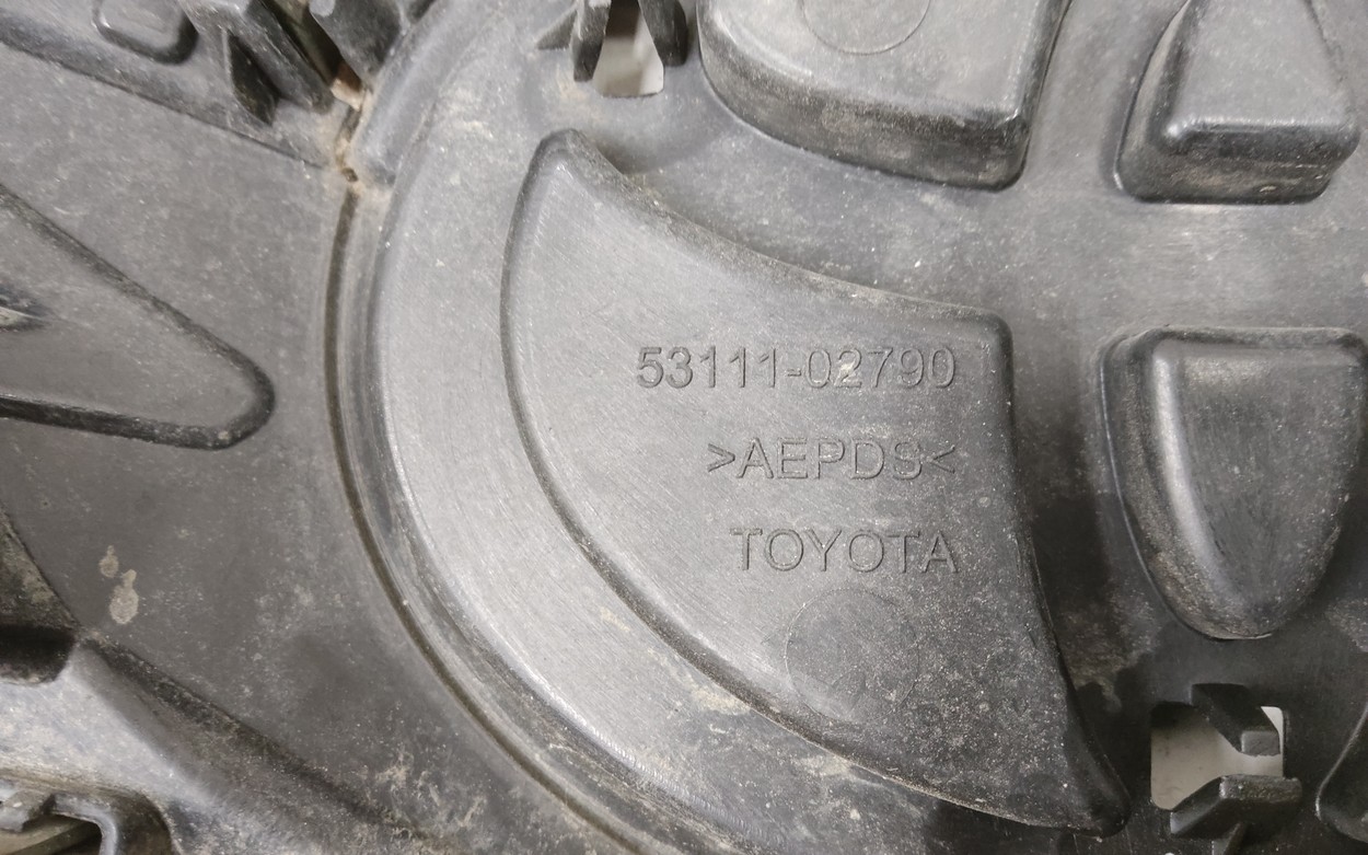 Решетка радиатора Toyota Corolla E160