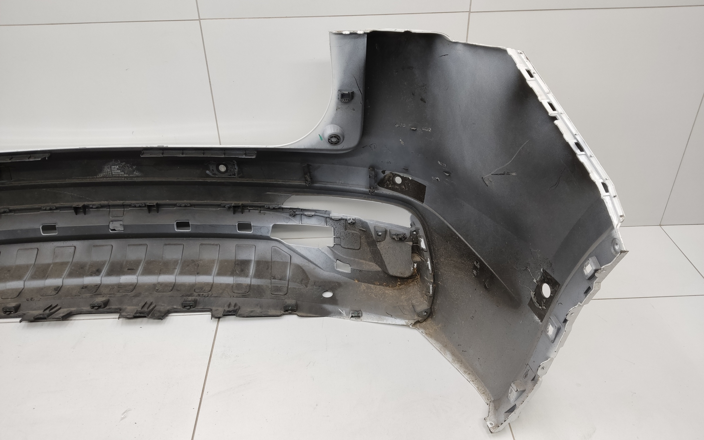 Бампер задний Geely Monjaro