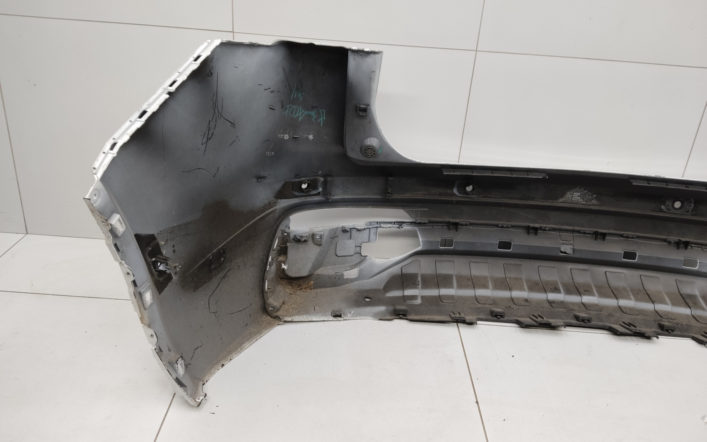 Бампер задний Geely Monjaro