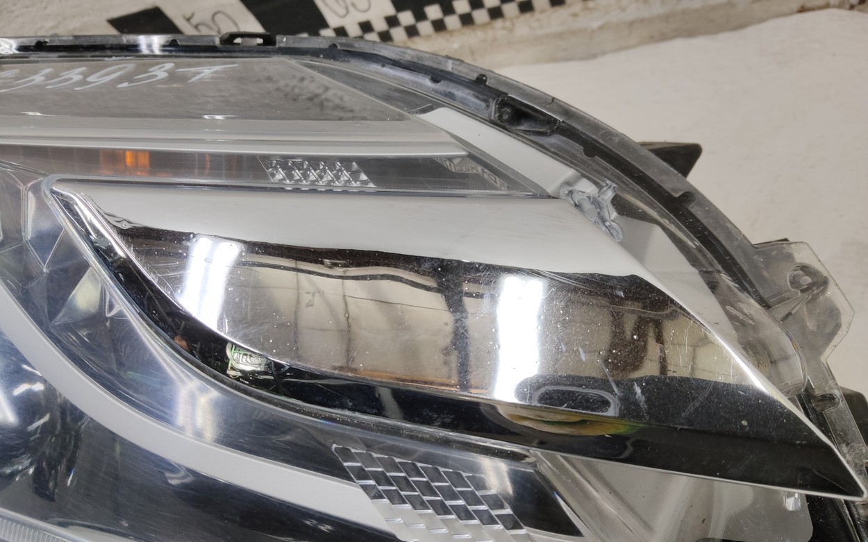 Фара передняя правая Mitsubishi Pajero Sport 3 LED