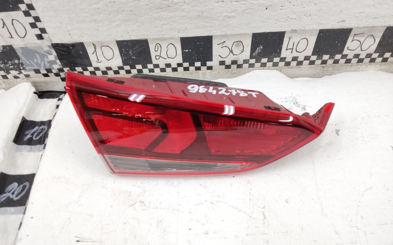 Фонарь задний левый внутренний Hyundai Solaris 2
