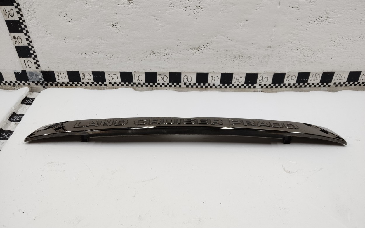 Накладка крышки багажника Toyota Land Cruiser Prado 150 Restail 2