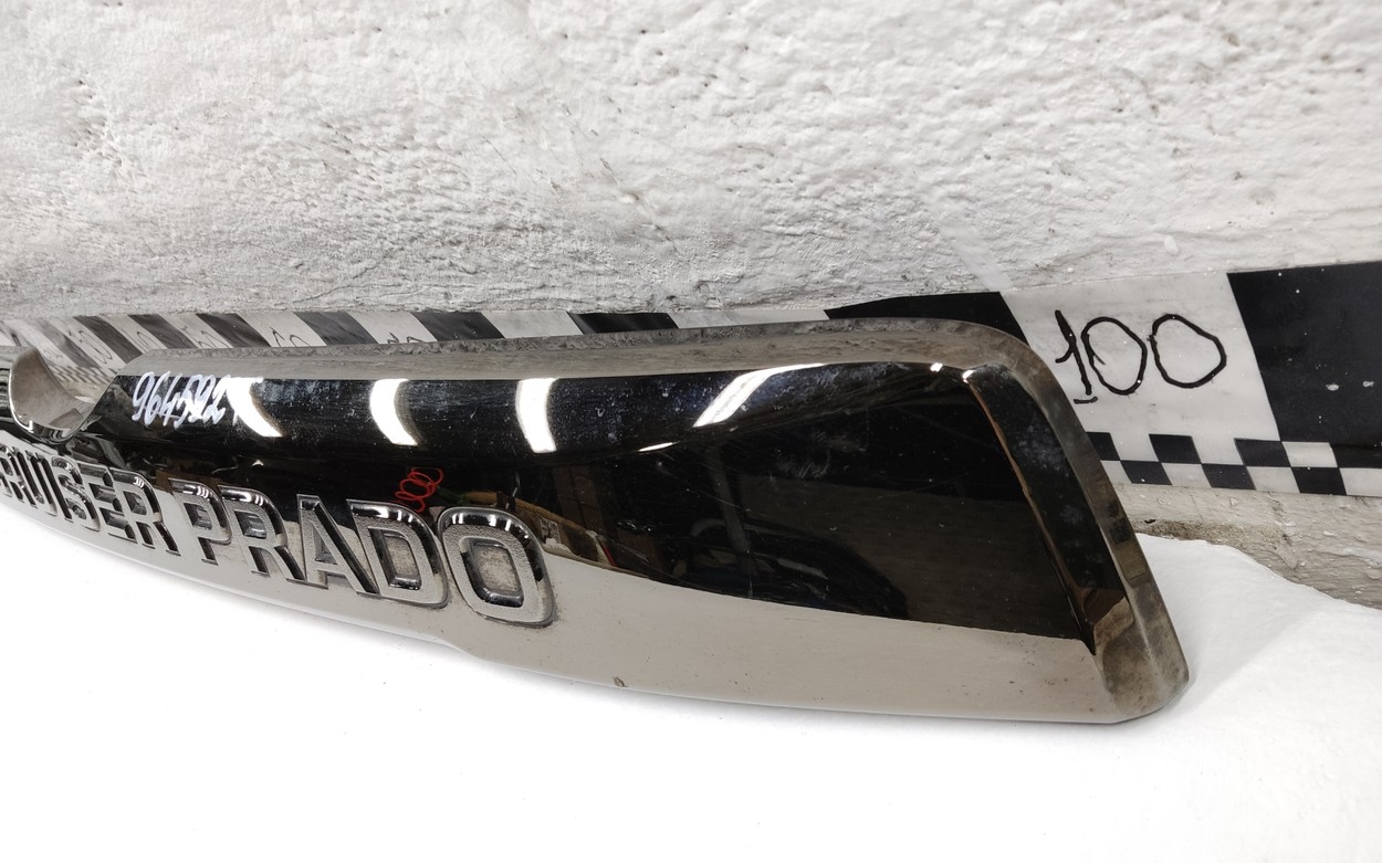 Накладка крышки багажника Toyota Land Cruiser Prado 150 Restail 2