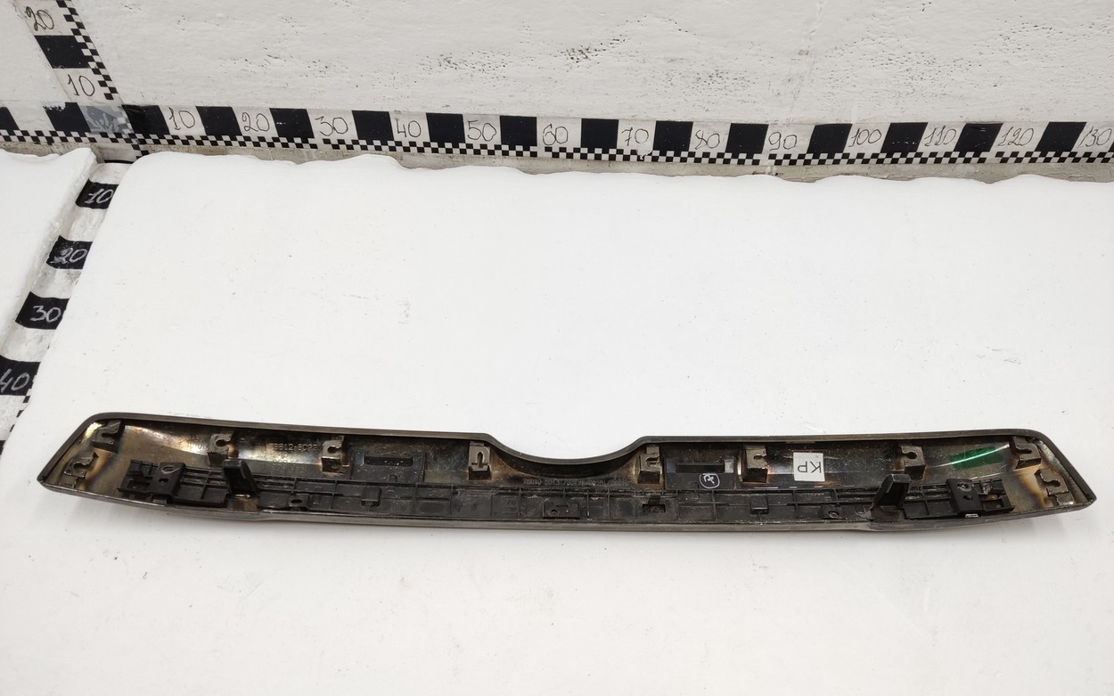 Накладка крышки багажника Toyota Land Cruiser Prado 150 Restail 2