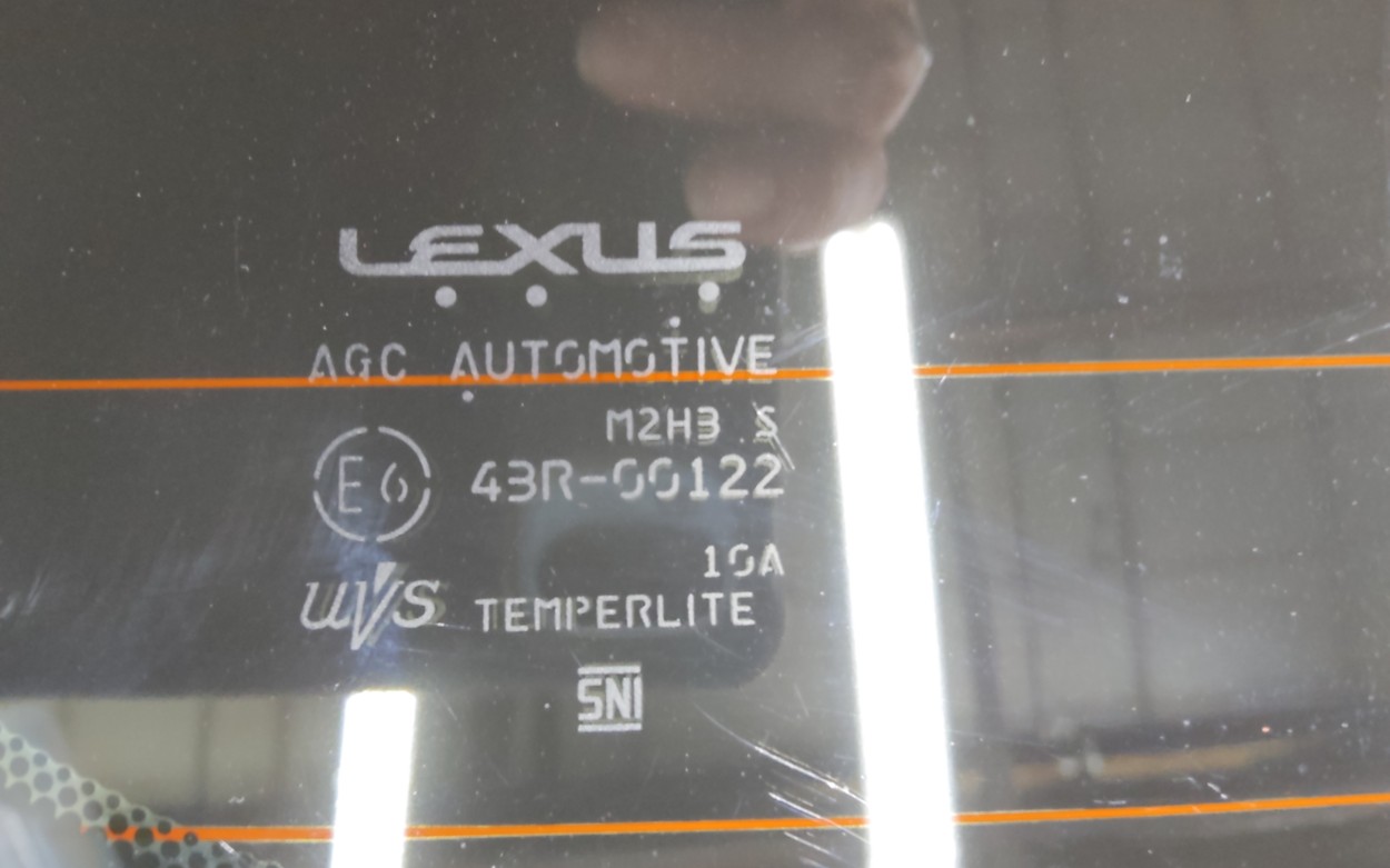 Стекло крышки багажника Lexus LX 3 Restail 2