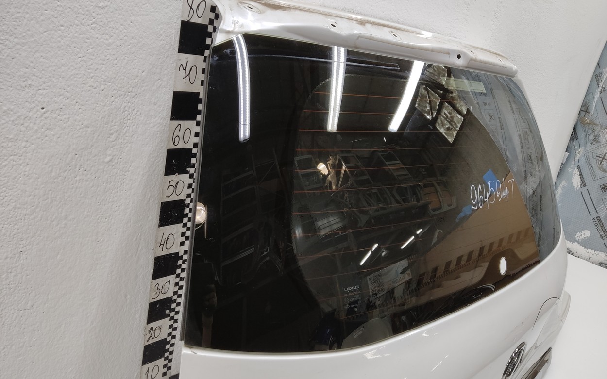 Стекло крышки багажника Lexus LX 3 Restail 2