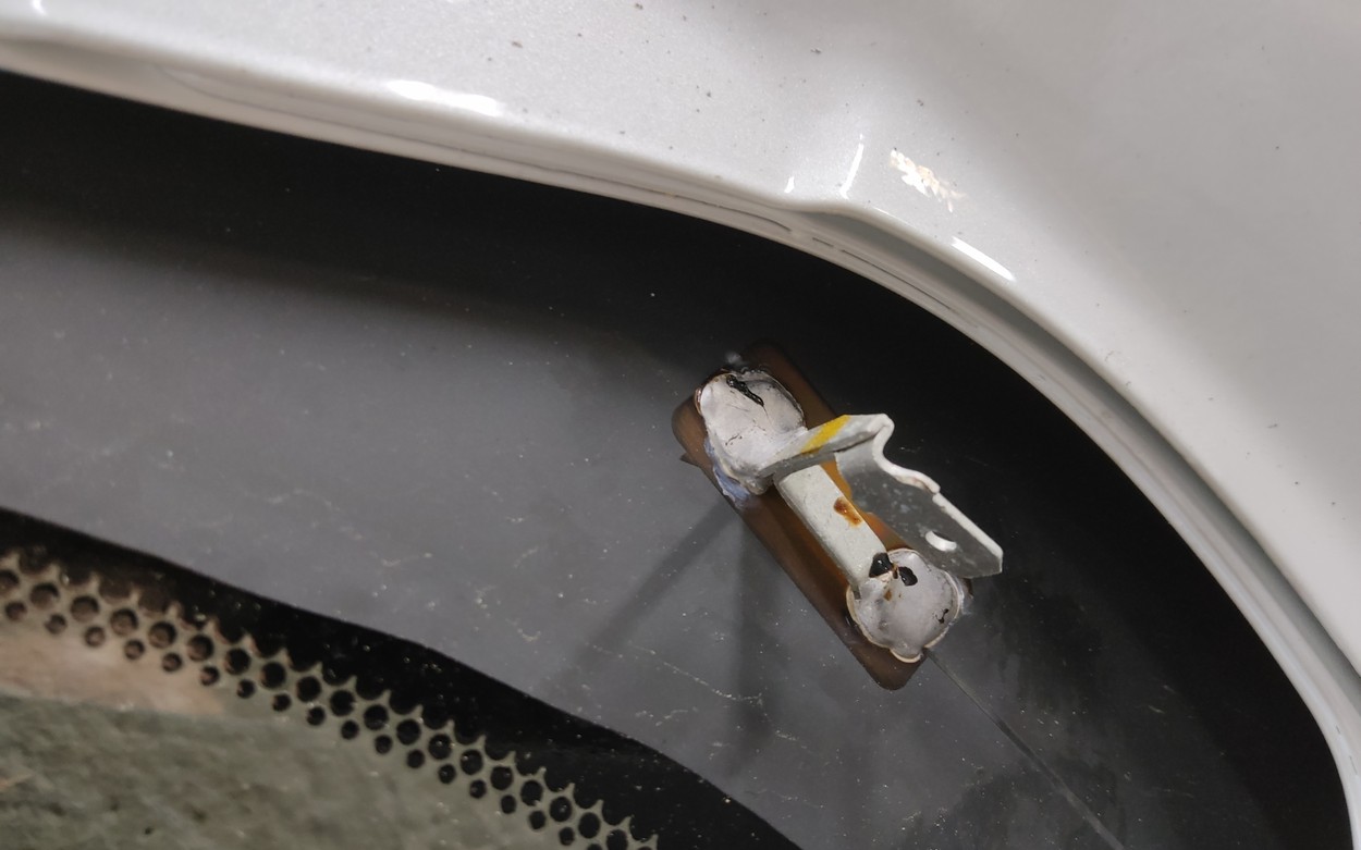 Стекло крышки багажника Lexus LX 3 Restail 2