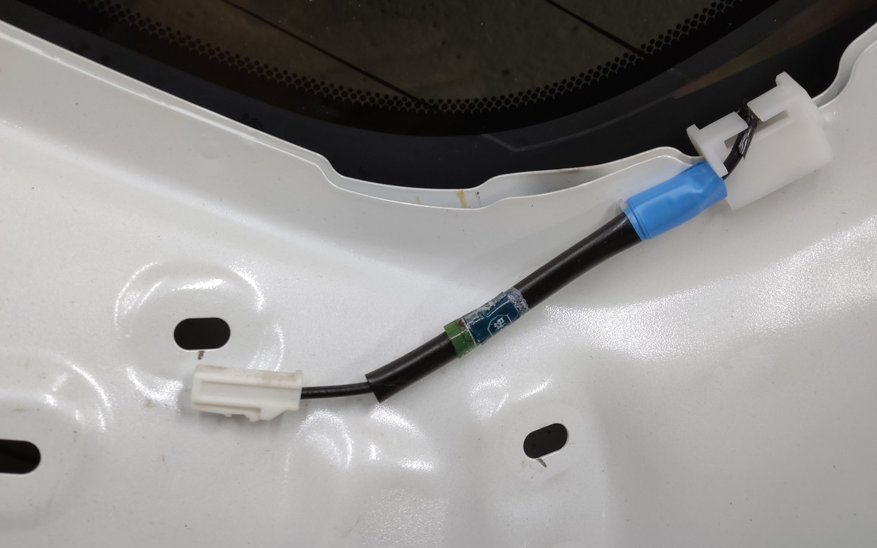 Стекло крышки багажника Lexus LX 3 Restail 2