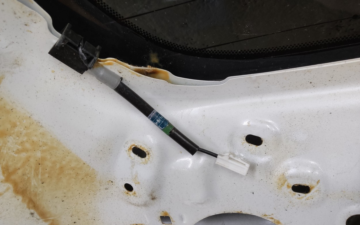 Стекло крышки багажника Lexus LX 3 Restail 2