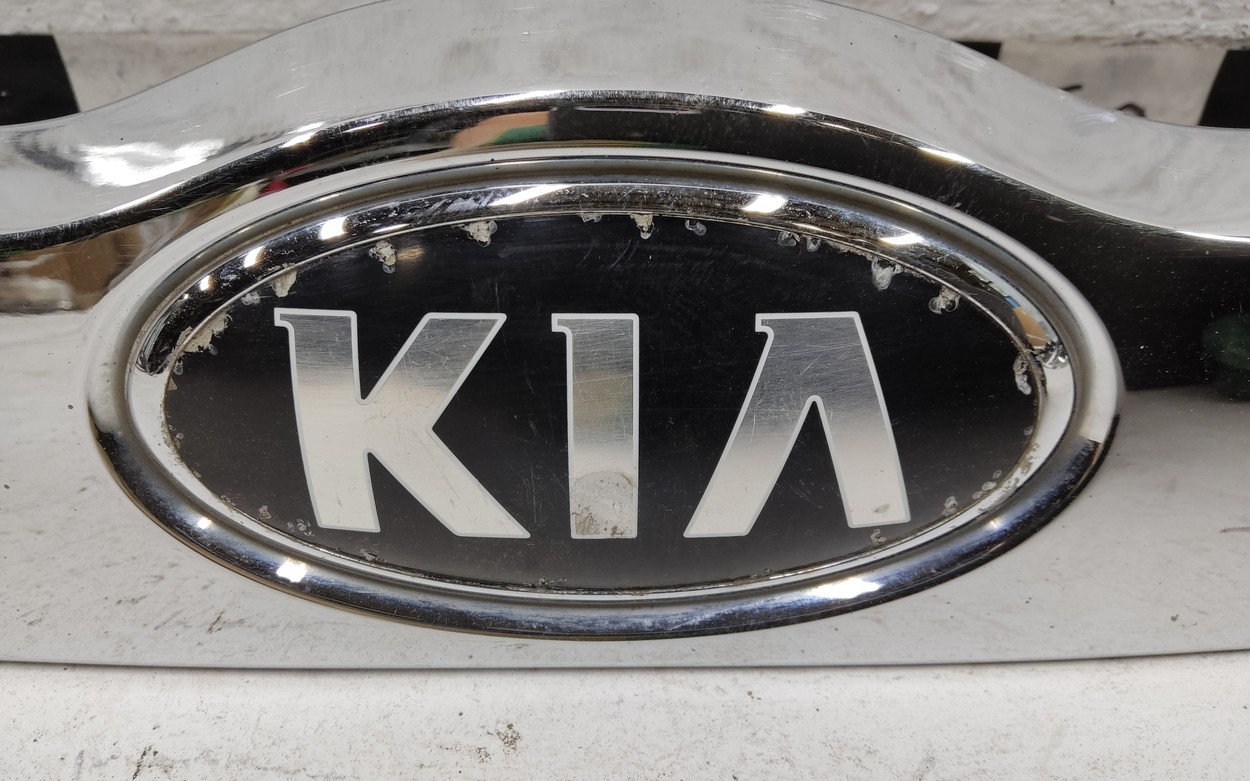 Накладка хром крышки багажника Kia Mohave 1