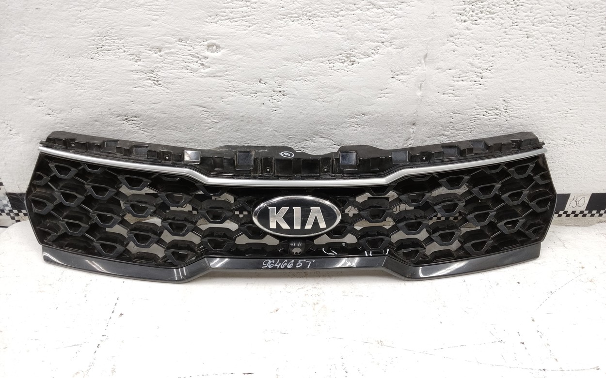 Решётка радиатора Kia Sorento 4 под камеру