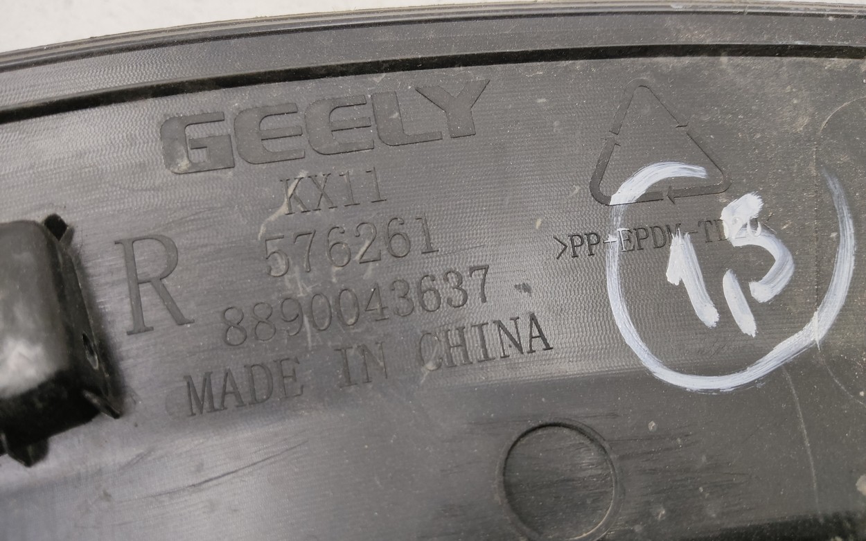 Накладка крыла заднего правого Geely Monjaro