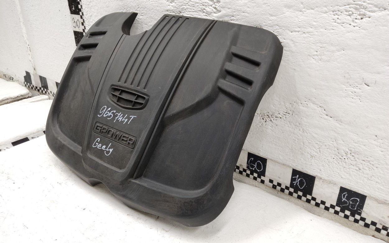 Крышка двигателя декоративная Geely Coolray