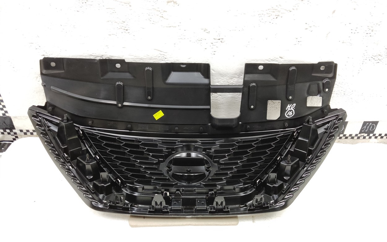 Решетка радиатора Nissan Qashqai 2 Restail