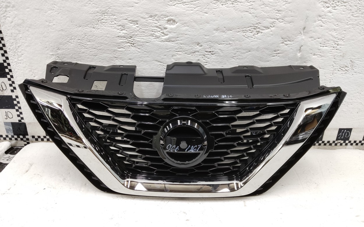 Решетка радиатора Nissan Qashqai 2 Restail