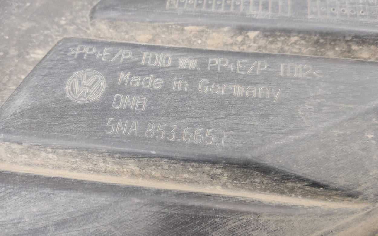 Решетка переднего бампера левая Volkswagen Tiguan 2 Restail