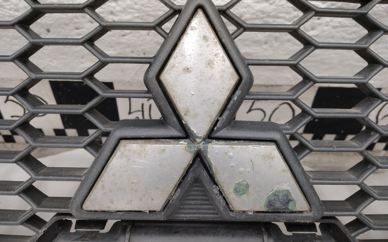Решетка радиатора Mitsubishi Outlander XL 2 Restail