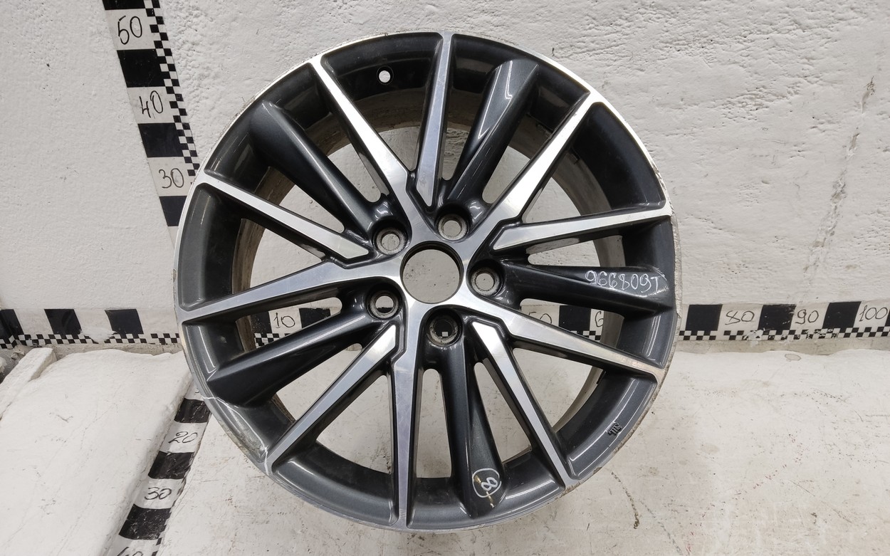 Диск колеса литой Toyota Camry V70 R18 черный с серебристыми спицами