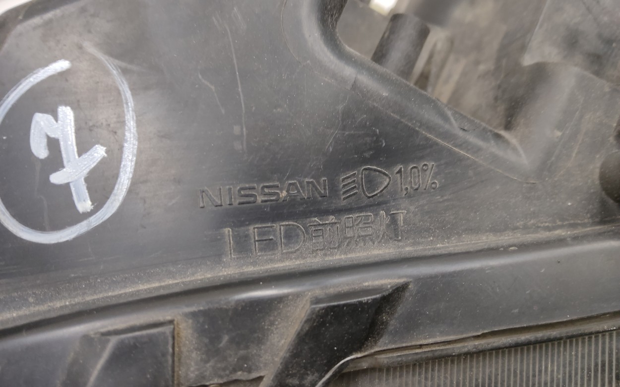 Фара передняя левая Nissan X-trail T32 LED