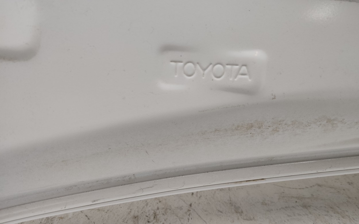 Капот Toyota Fortuner 2