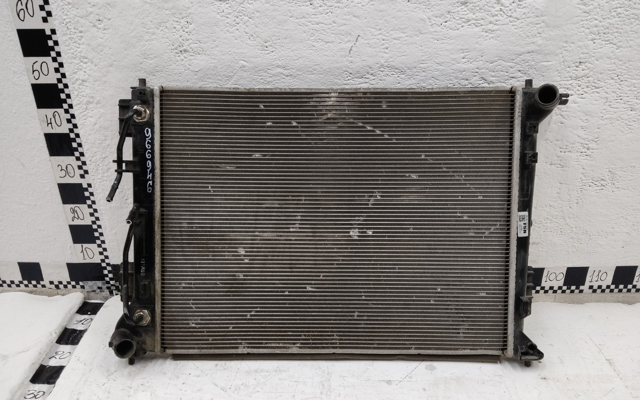 Радиатор охлаждения двигателя KIA Sportage 4 A/T