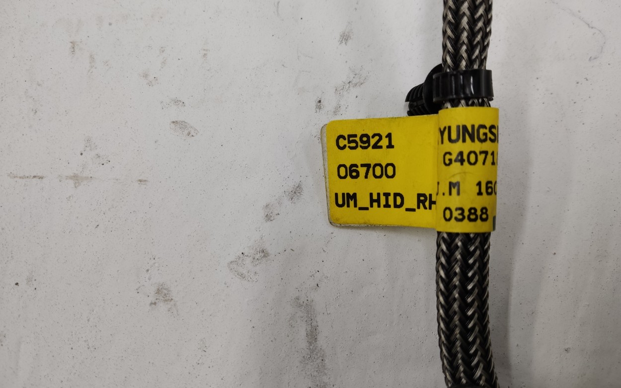 Бронепровод блока розжига ксенона на лампу правый Kia Sorento 3